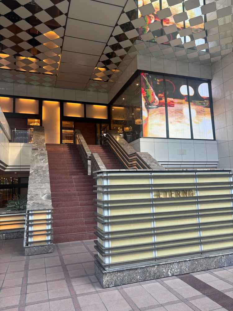 入り口から優雅で上品な印象を受けました。建物内に入る前のドキドキ感、入ってからの空間に圧倒されました