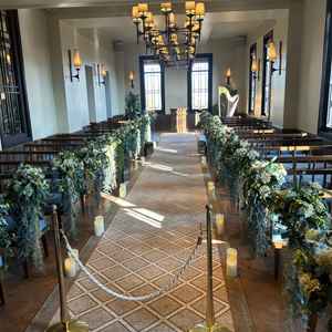 チャペルもちょうど良いサイズで、自然を意識したという緑が可愛いかったです。