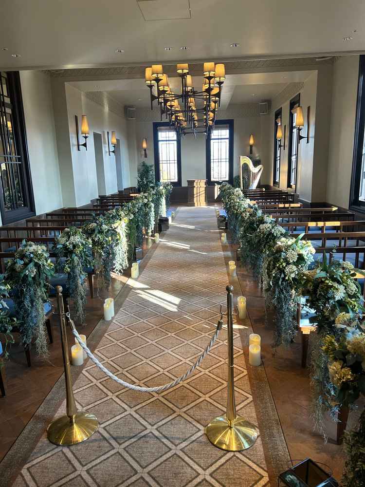 チャペルもちょうど良いサイズで、自然を意識したという緑が可愛いかったです。