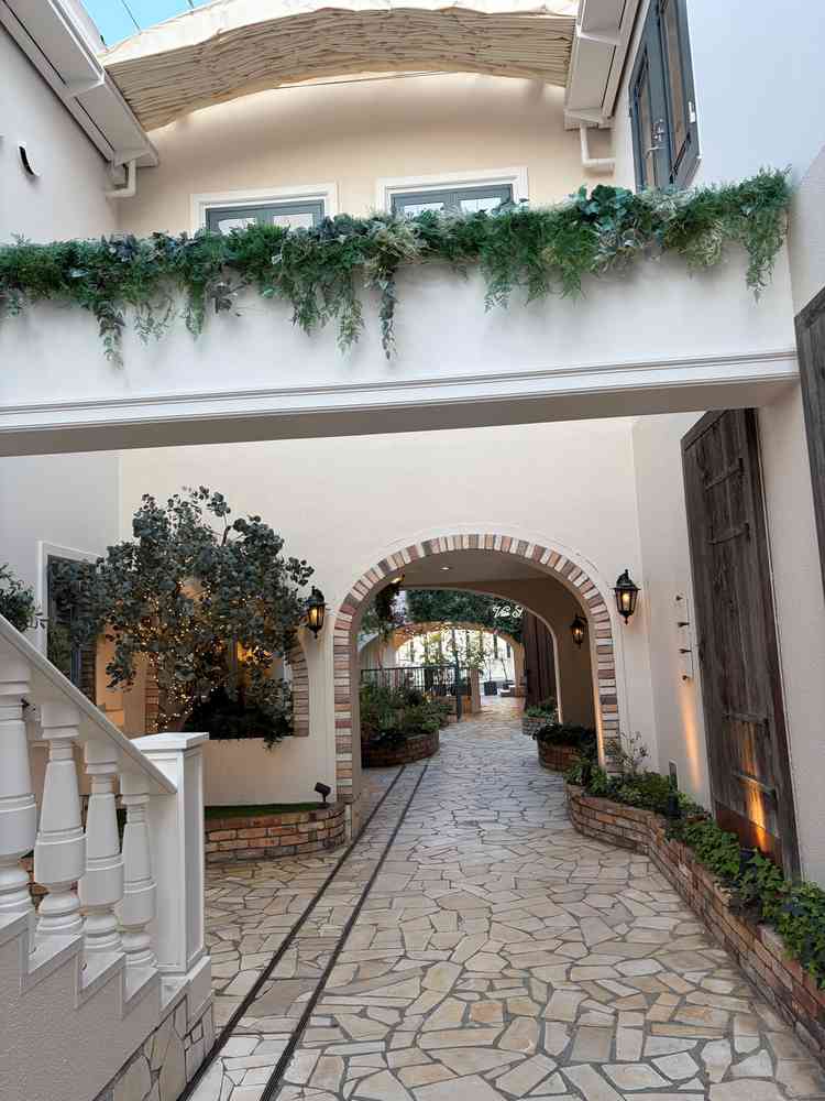 披露宴会場までの道が楽しいです。