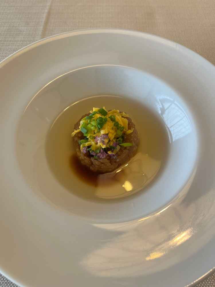 柳川名物のせいろ蒸しが食べやすく工夫されていて素敵でした。お料理もどれも美味しかったです。