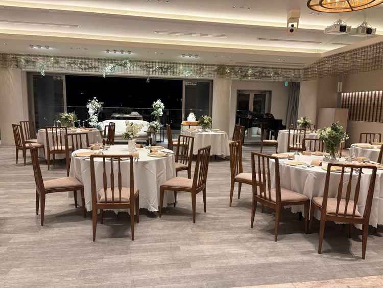 3階中3階 披露宴会場 テーブルが柔軟性があって特徴的だった