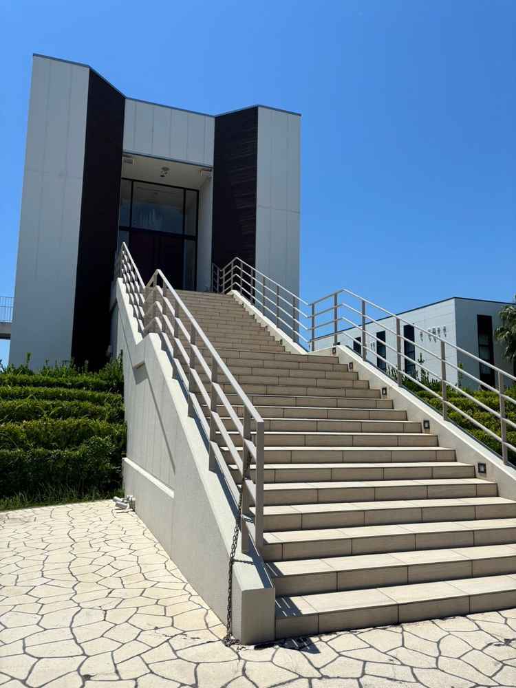 チャペルの外側