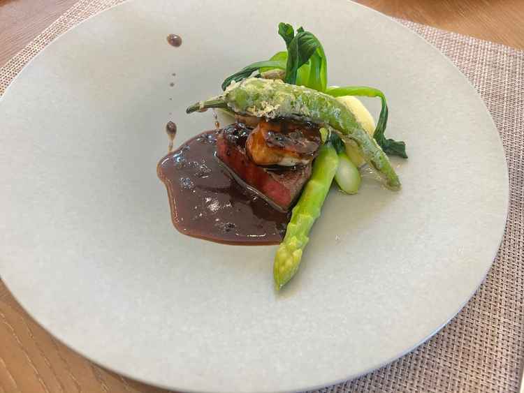 メインの肉料理