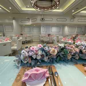 新郎新婦の席からの景色。ゲストの顔がよく見えそう。