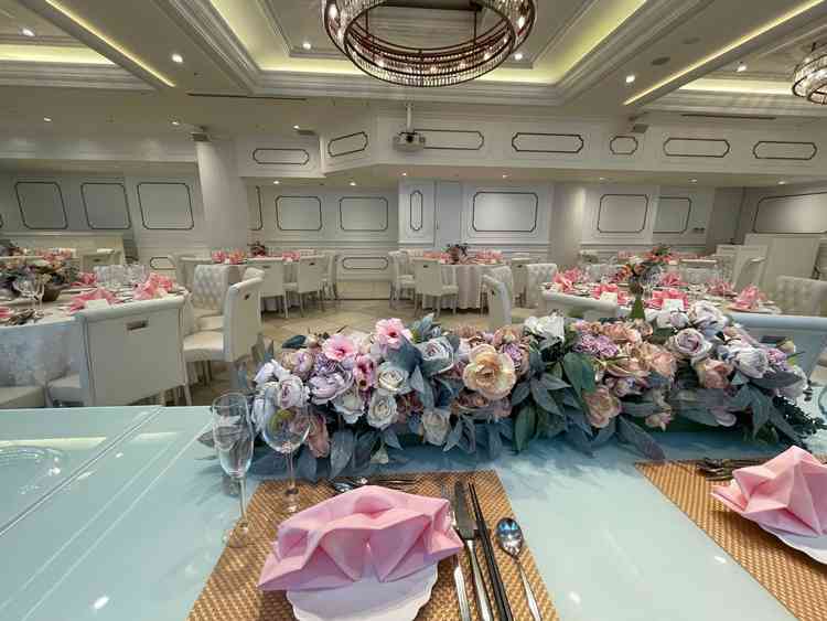 新郎新婦の席からの景色。ゲストの顔がよく見えそう。