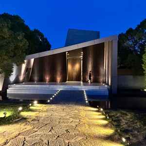 17時頃からの見学だったのでチャペルの見学時には暗くなっていましたが、ライトアップも素敵でした。