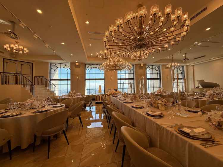 シティの披露宴会場は白を基調としており、洗礼されたえ雰囲気でした。