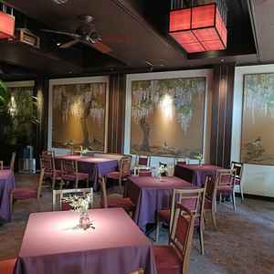 一階の披露宴会場。普段はレストラン。