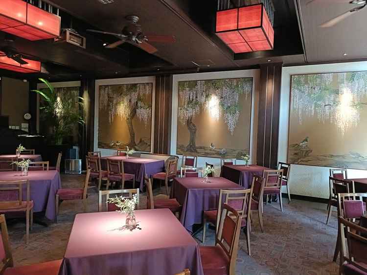 一階の披露宴会場。普段はレストラン。