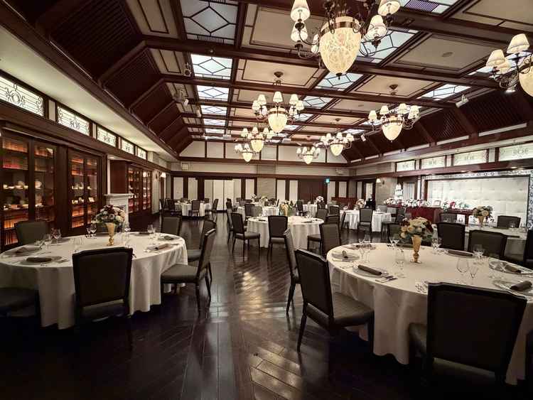 大宴会場「翠鳴館」。シックでモダンな空間。モントレならではの唯一無二の雰囲気を堪能出来る会場でした。