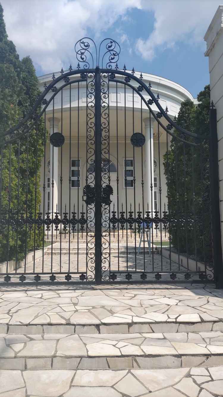 エントランスをくぐった先に、広い貸し切り一軒家でした。段差はここと入口のみでした。