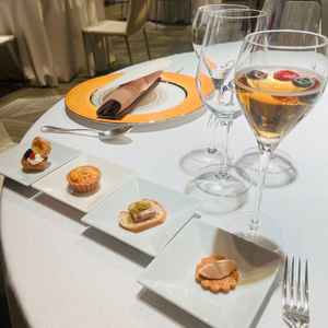 ゲストが待機中に食べられるフィンガーフード