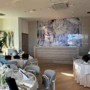 【披露宴会場③】オープンキッチンで、常に温かい料理がでてくる。魅力的な部分。