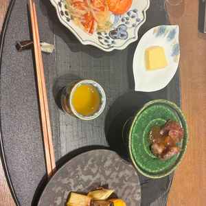お出汁から全て美味しく満足でした。ナイフとフォークを使わずお箸で頂く形式で肩肘張らずに食べられます。