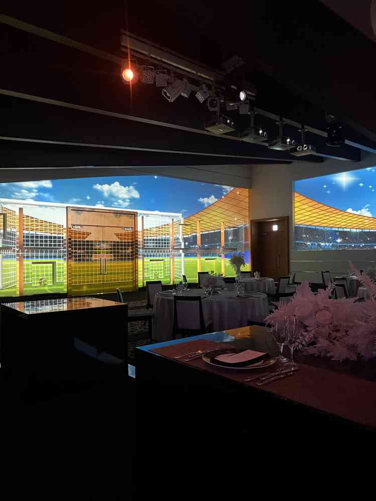 5階の会場で可能なプロジェクションマッピング。