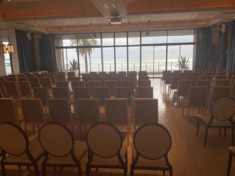 披露宴会場。イベントがあるため、セッティングが異なりイメージが湧きづらかった。