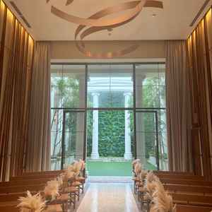 挙式場から退場する時のバックがとても緑映えしてて、おしゃれすぎました！