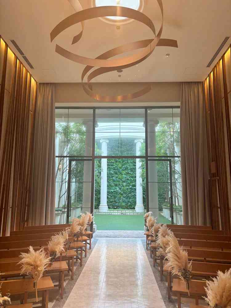 挙式場から退場する時のバックがとても緑映えしてて、おしゃれすぎました！