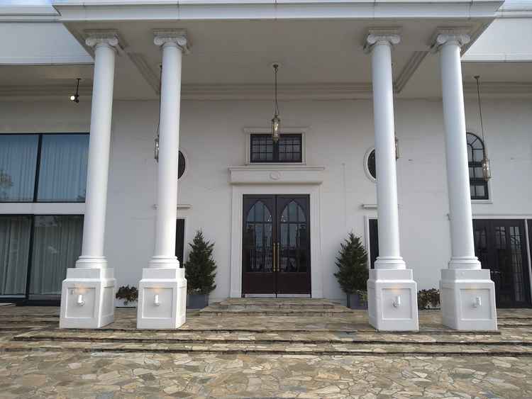 ヨーロッパ風の建物でガーデン付きの綺麗な外観でした。もう一つの建物も違った雰囲気で素敵でした。