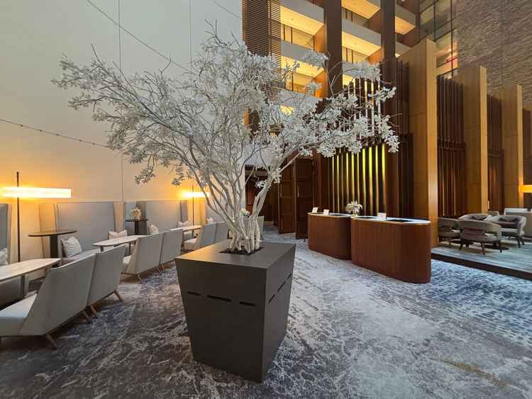 受付の写真。オーケストラが出迎えてくれるようです。