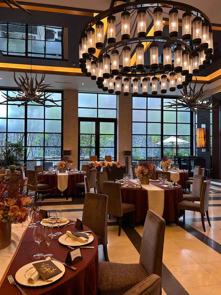 大人な雰囲気の披露宴会場