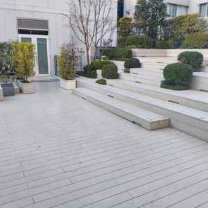 披露宴会場に隣接しているガーデン。披露宴の途中で、バイキング形式の食事提供など、楽しめると思います。