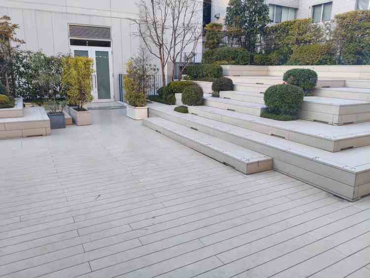 披露宴会場に隣接しているガーデン。披露宴の途中で、バイキング形式の食事提供など、楽しめると思います。