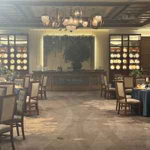 新郎新婦がバーカウンターでサーブすることも可能と聞き、お酒好きの私たちにピッタリだなと思いました。