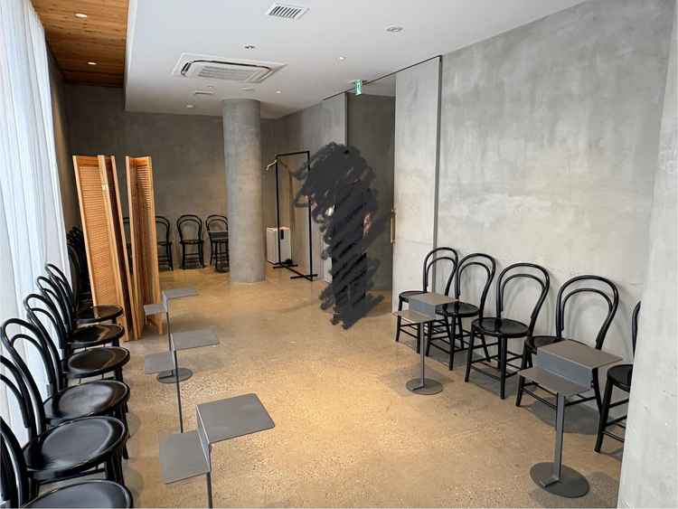 親族の控室。パーテーションで区切ることができ、同室ではないので一応安心です。