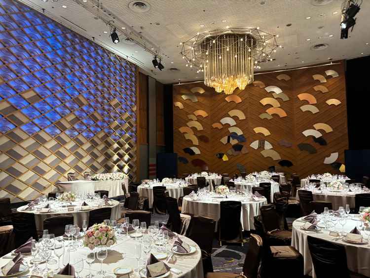 披露宴会場１つ目です。