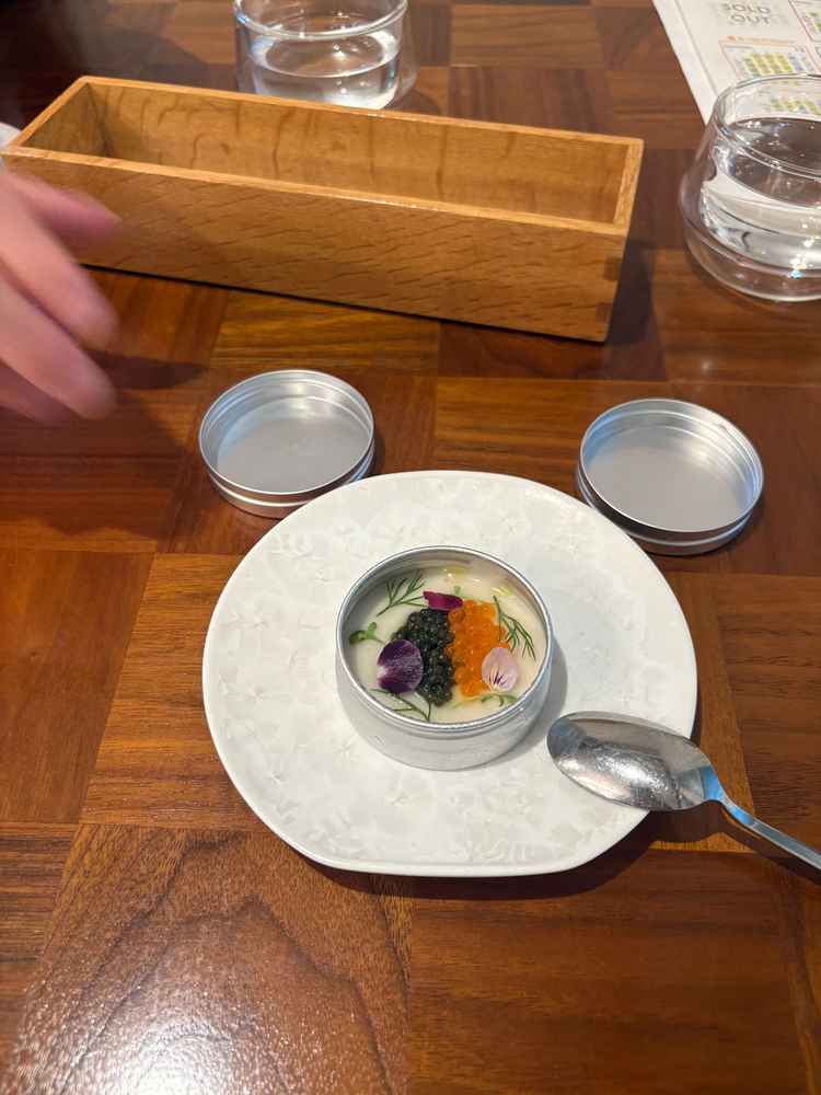 試食① 二種のキャビアとカブのムース