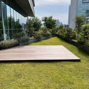 外にもパーティースペースがあります。室内だけでなく緑がある場所で写真撮影もできるのが素敵です。