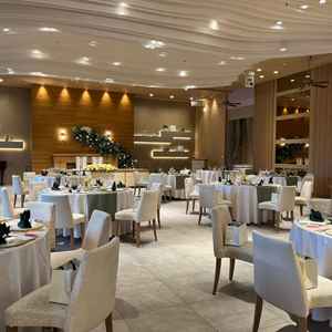 式場の1つ。ナチュラルでカジュアルな雰囲気。温かみのある印象でした。