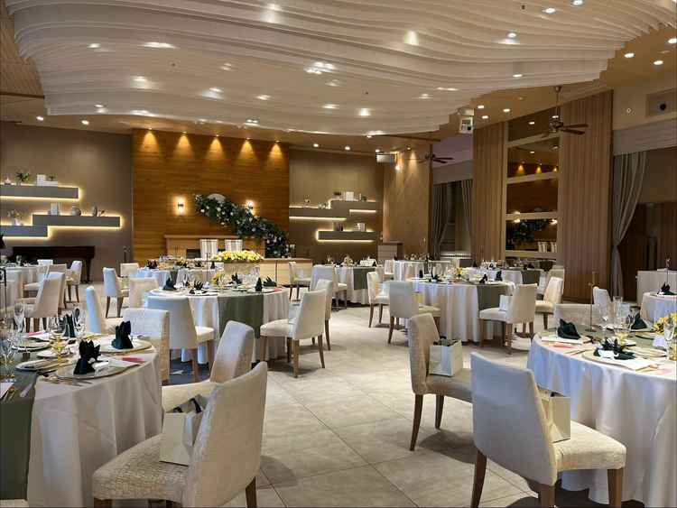 式場の1つ。ナチュラルでカジュアルな雰囲気。温かみのある印象でした。