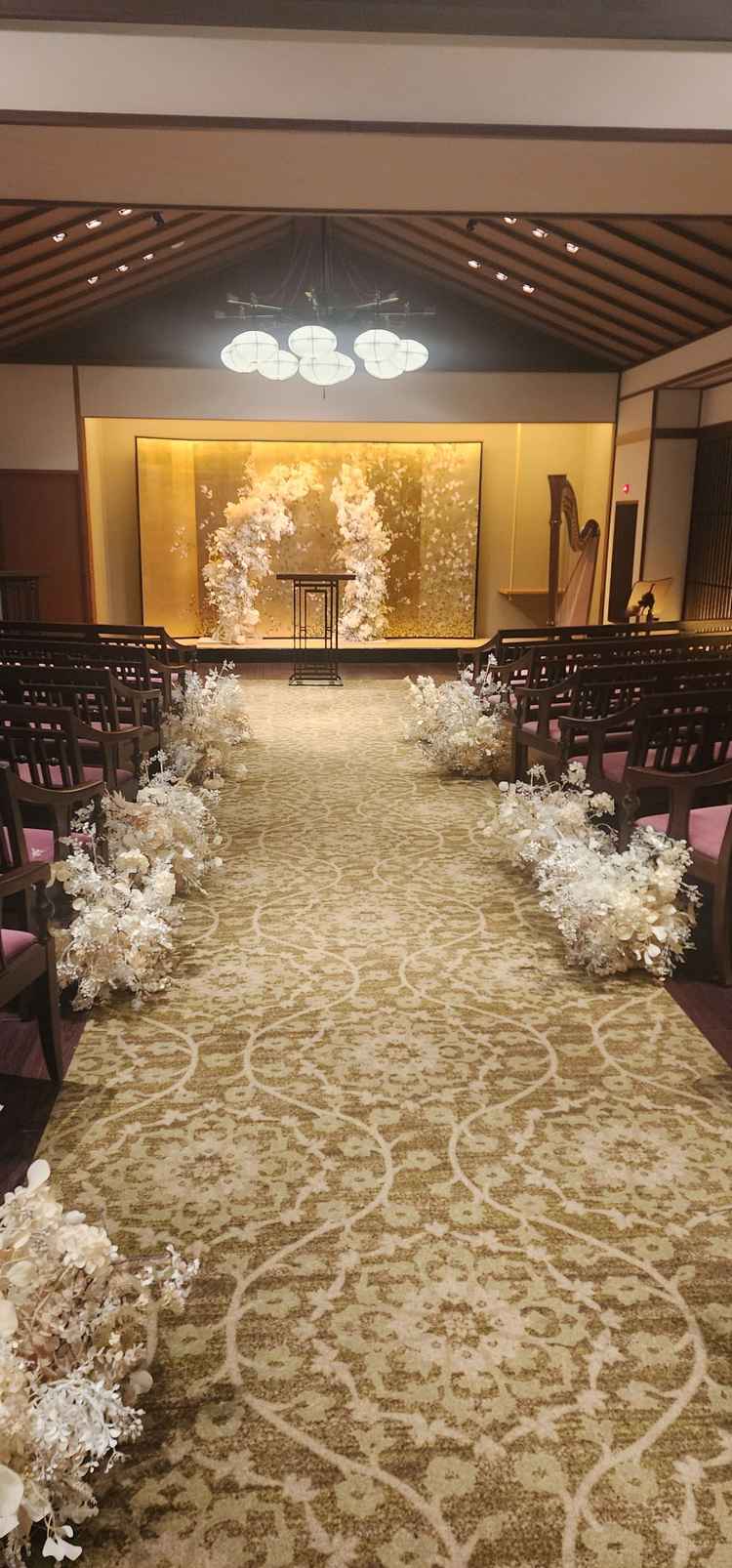 和装にも合いそうなチャペル