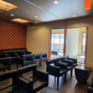 親族待合室です。部屋を分けることもできます。