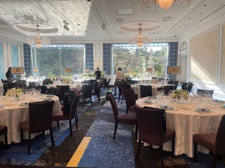 披露宴会場鳳凰です。天井高も高く開放感がありました。