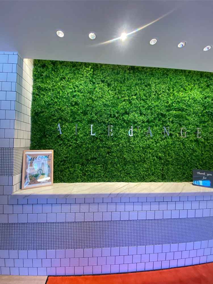 待合室が続く入り口。ウェルカムスペースとして使える。