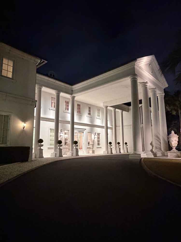 式場の入り口も夜だと幻想的でした。