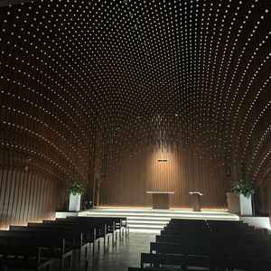 ぬくもりを感じるチャペル。唯一無二の空間だと思います