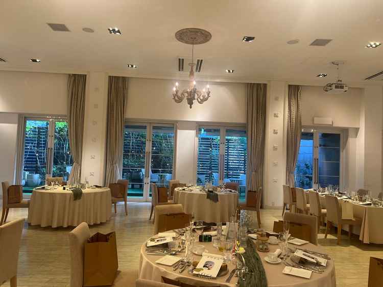 会場が2種類あり、広めの会場の写真です。