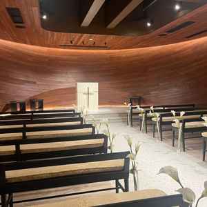 チャペルは木の匂いがとても良かったです。