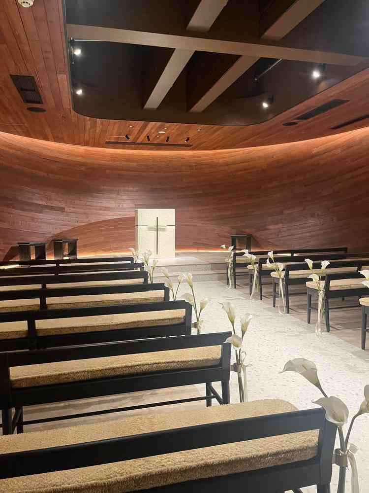 チャペルは木の匂いがとても良かったです。