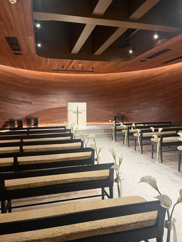 チャペルは木の匂いがとても良かったです。