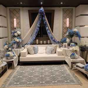 ニューヨークスイートの高砂。ソファスタイルでゲストとの距離感が近く、堅苦しくないパーティーに良い