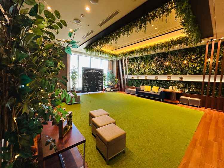 自然が溢れるオシャレなロビー