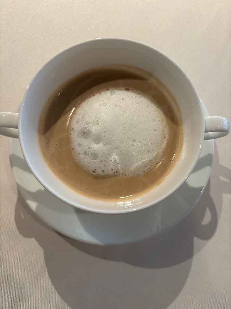 シャンピニオンのポタージュ。カプチーノ仕立ての香り高いスープ