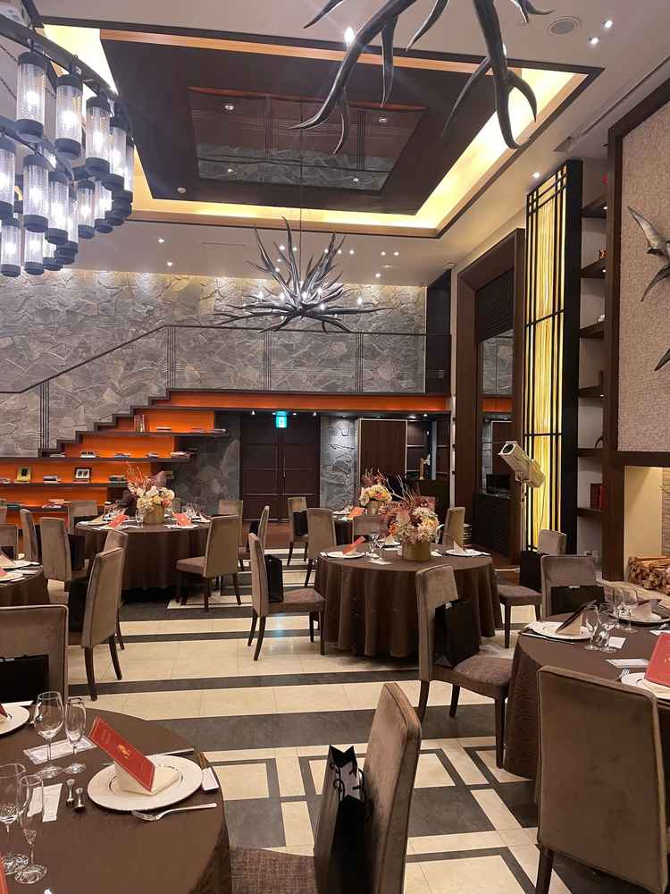 披露宴会場も落ち着いた雰囲気で色味も自分たちの好みだったので、とても良かったです。