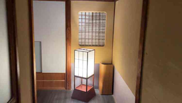 ゲスト待合室近くの廊下。懐かしさを感じました。